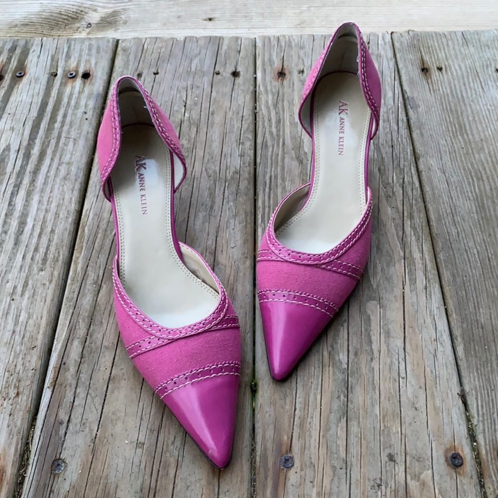 🎀 Anne Klein Kitten Heel Pumps, Size 8-1/2, Pink with incredible detail!